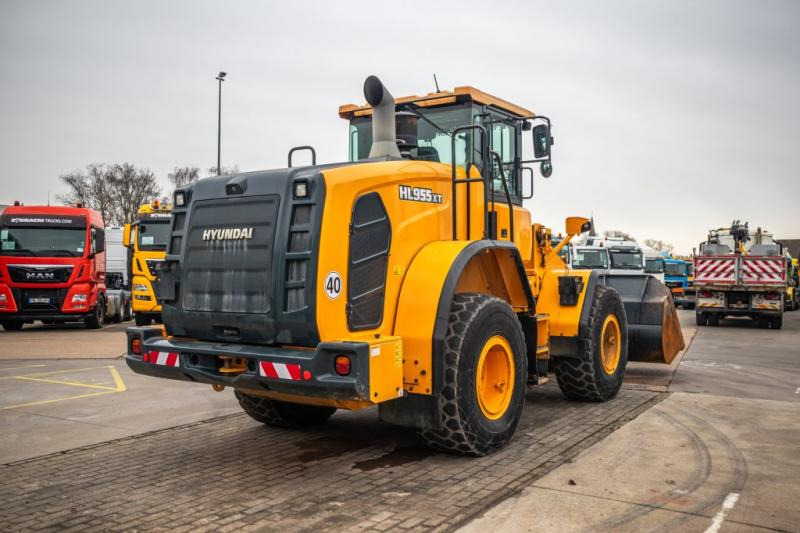 Hyundai HL955XT - Wheel loader: picture 3 Hyundai HL955XT - Wheel loader: picture 3