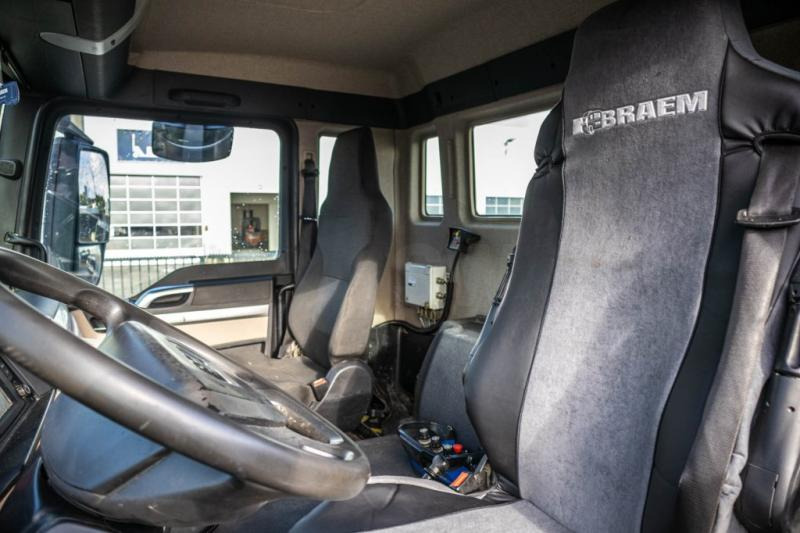 Concrete mixer truck MAN TGS 32.360 BB + BAND/TAPIS/BELT T40: picture 7