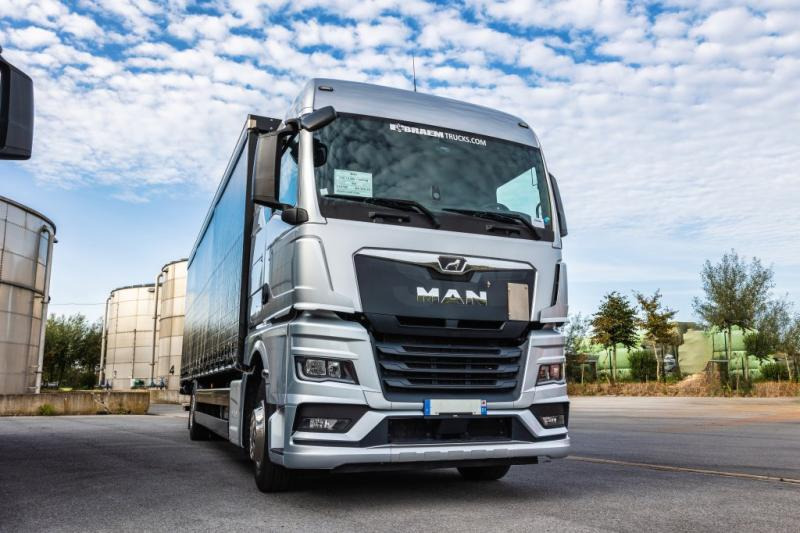 MAN TGX 18.400 XLX+HAYON - Curtainsider truck: picture 2 MAN TGX 18.400 XLX+HAYON - Curtainsider truck: picture 2