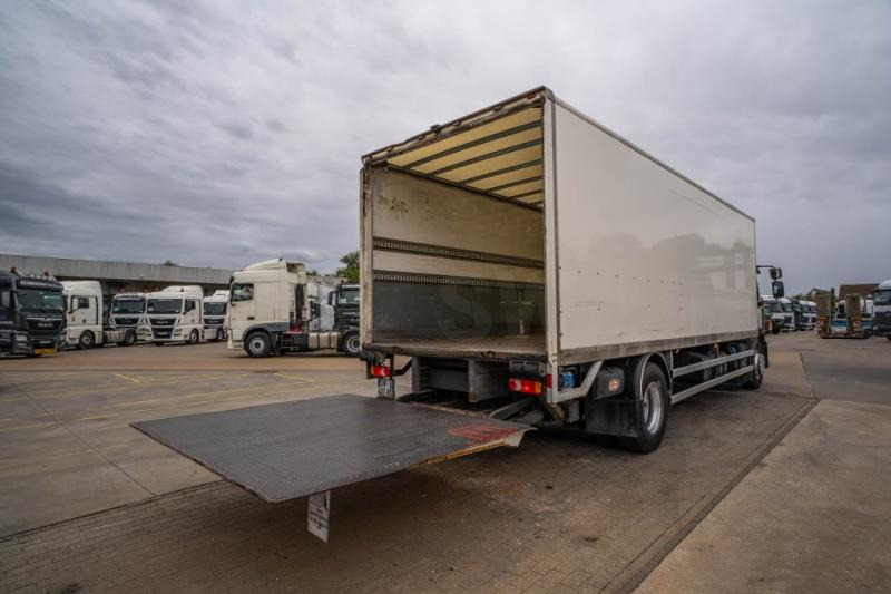 Renault D WIDE 280 (18t) +PALFINGER 2T. - Box truck: picture 5 Renault D WIDE 280 (18t) +PALFINGER 2T. - Box truck: picture 5