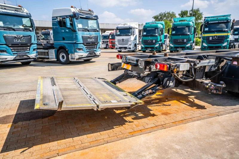 Container transporter/ Swap body truck Renault D WIDE 380 DXI: picture 8 Container transporter/ Swap body truck Renault D WIDE 380 DXI: picture 8