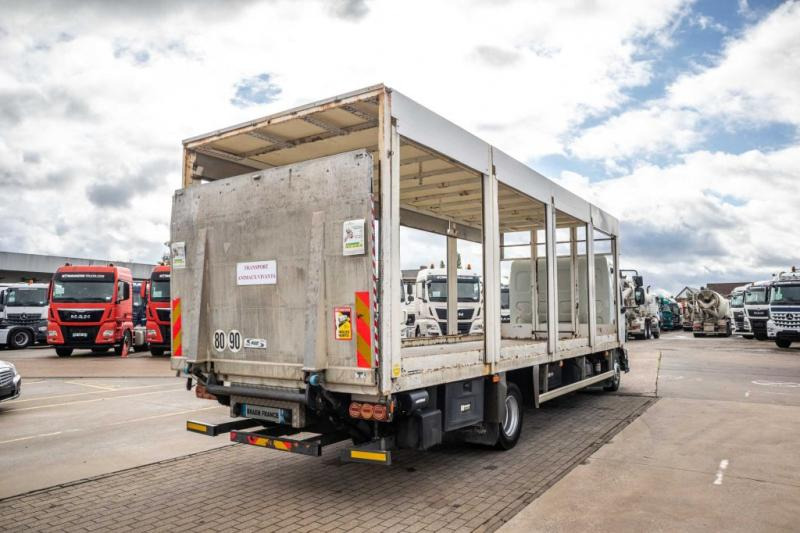 Renault MIDLUM 180 DXI (12 T) - Curtainsider truck: picture 3 Renault MIDLUM 180 DXI (12 T) - Curtainsider truck: picture 3