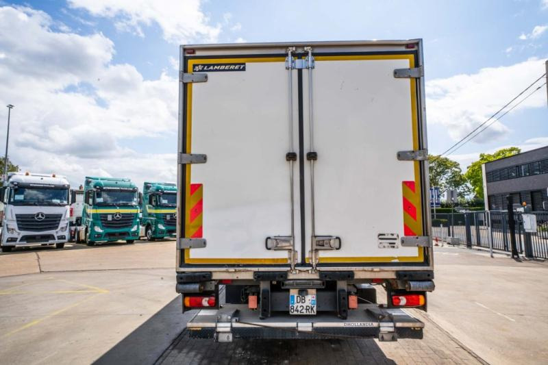 Renault MIDLUM 220 DXI (16t)+CARRIER+DHOLLANDIA - Refrigerator truck: picture 5 Renault MIDLUM 220 DXI (16t)+CARRIER+DHOLLANDIA - Refrigerator truck: picture 5