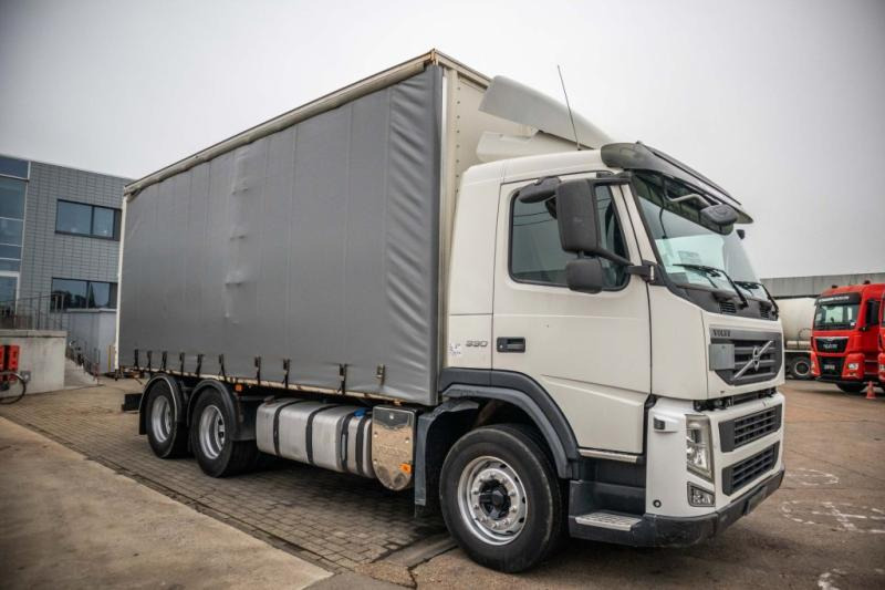 Volvo FM 330-6x2-E5+10 pneus/tires - Curtainsider truck: picture 2 Volvo FM 330-6x2-E5+10 pneus/tires - Curtainsider truck: picture 2