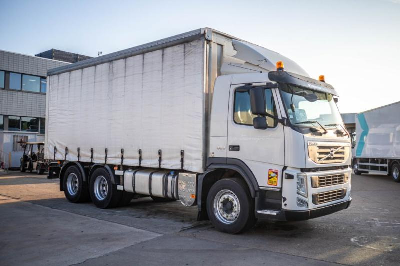 Volvo FM330-6X2+E5 (10pneus/tires) - Curtainsider truck: picture 2 Volvo FM330-6X2+E5 (10pneus/tires) - Curtainsider truck: picture 2