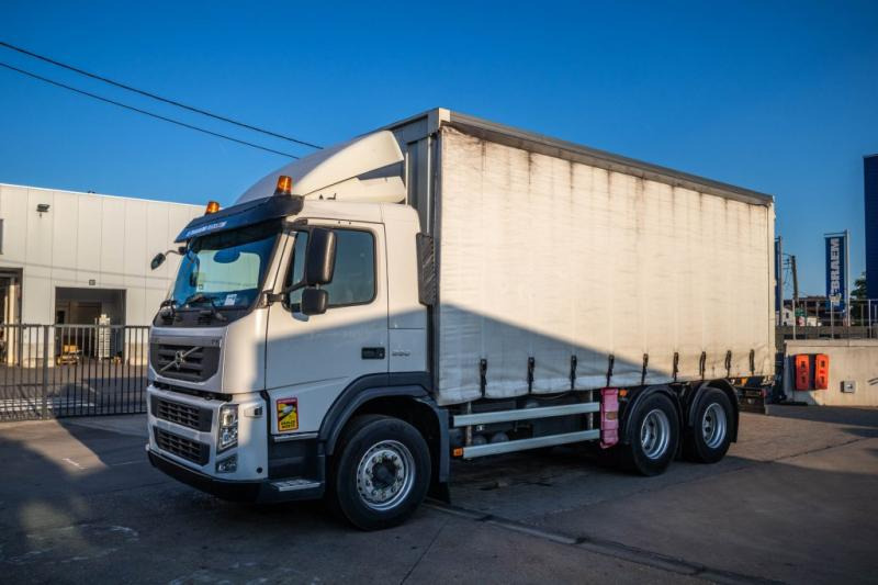 Volvo FM330-6X2+E5 (10pneus/tires) - Curtainsider truck: picture 1 Volvo FM330-6X2+E5 (10pneus/tires) - Curtainsider truck: picture 1