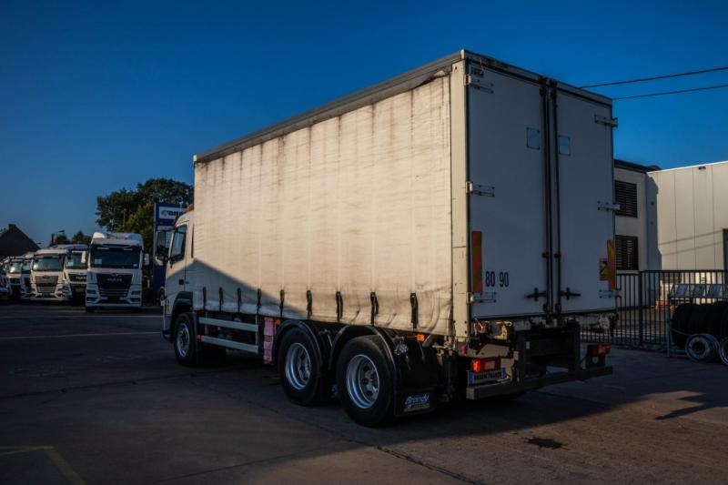 Volvo FM330-6X2+E5 (10pneus/tires) - Curtainsider truck: picture 4 Volvo FM330-6X2+E5 (10pneus/tires) - Curtainsider truck: picture 4