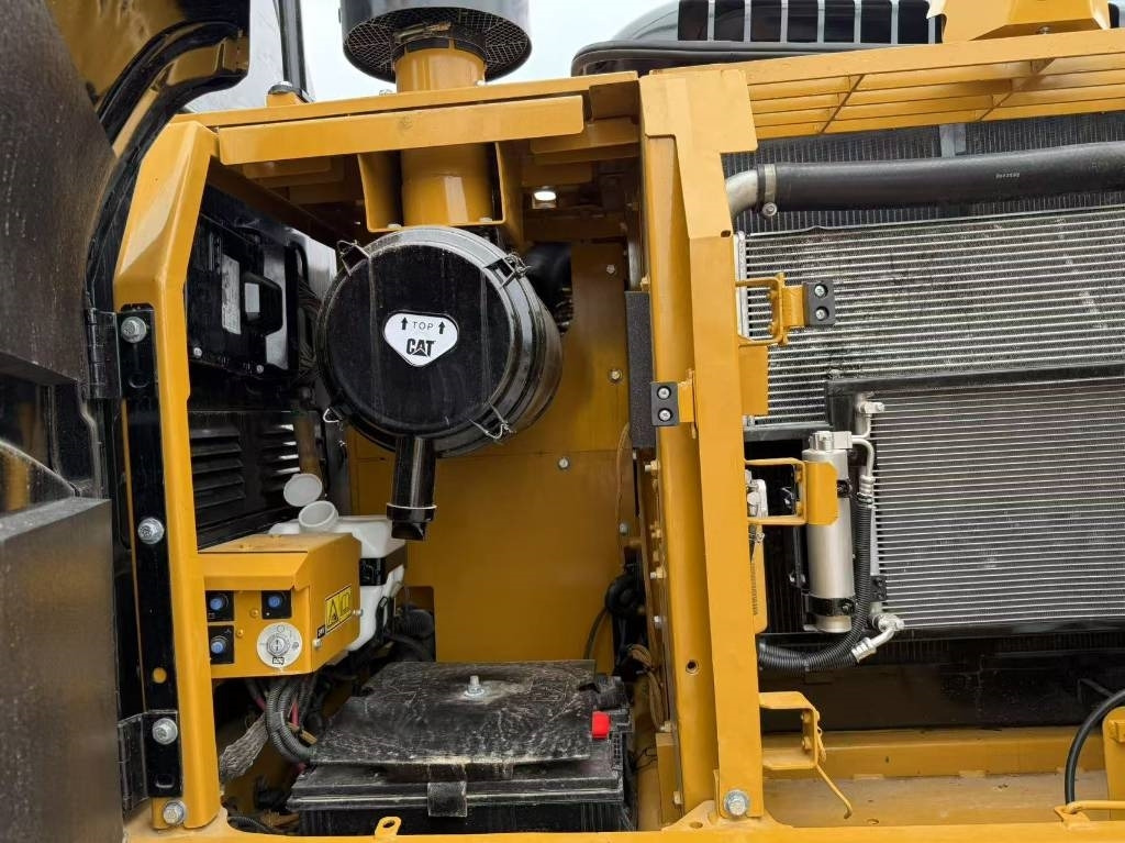 Crawler excavator CAT 320D2 [ Copy ]: picture 6