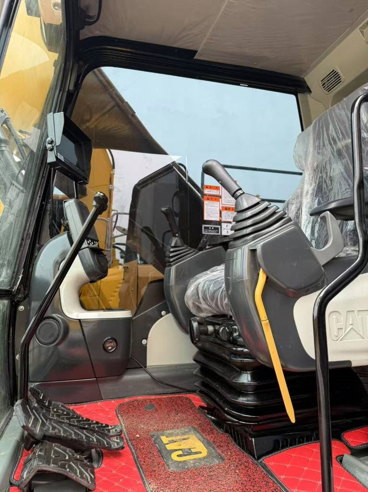 Crawler excavator CAT 320D2 [ Copy ]: picture 7