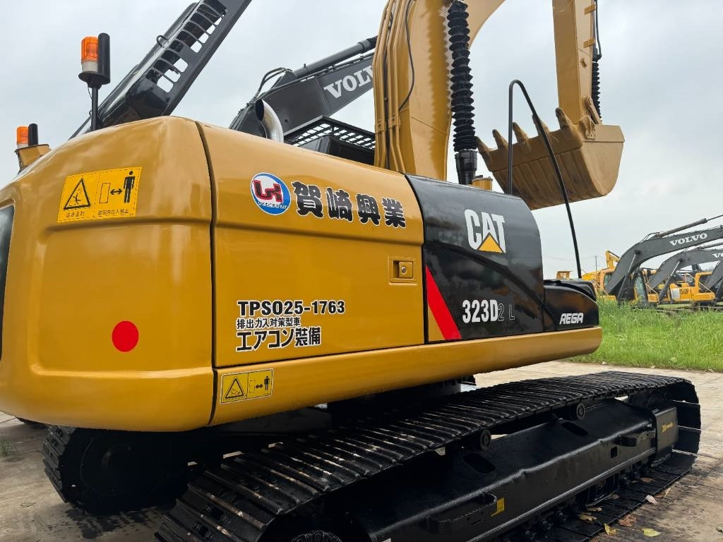 CAT 323D2 - Crawler excavator: picture 5 CAT 323D2 - Crawler excavator: picture 5