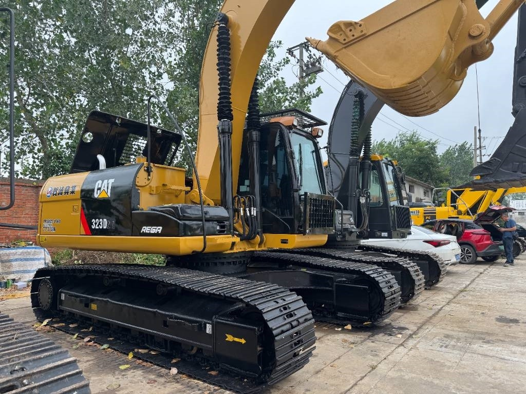 CAT 323D2 - Crawler excavator: picture 4 CAT 323D2 - Crawler excavator: picture 4