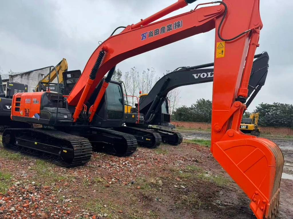 Hitachi ZX 200  - Crawler excavator: picture 1 Hitachi ZX 200  - Crawler excavator: picture 1