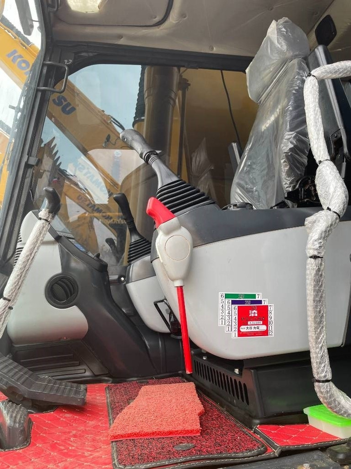 Komatsu PC 220 - Crawler excavator: picture 3 Komatsu PC 220 - Crawler excavator: picture 3