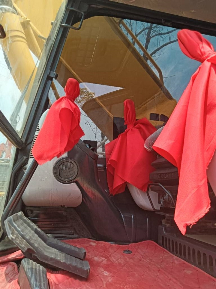 Komatsu PC 240  - Crawler excavator: picture 4 Komatsu PC 240  - Crawler excavator: picture 4