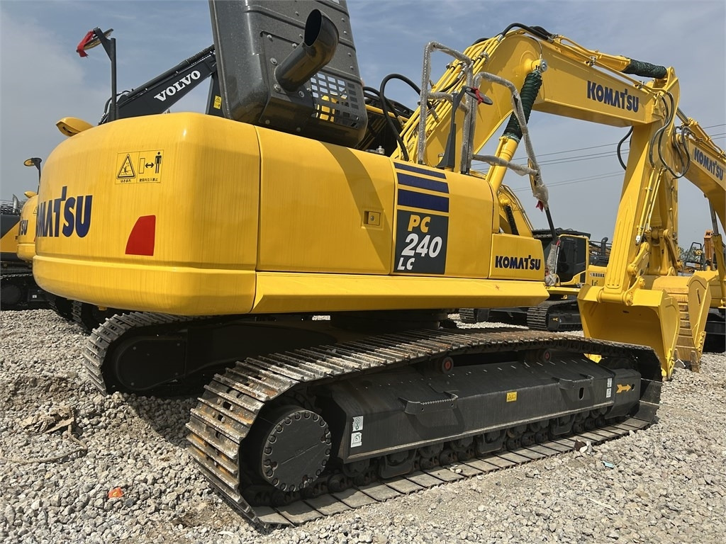 Komatsu PC 240 - Crawler excavator: picture 4 Komatsu PC 240 - Crawler excavator: picture 4