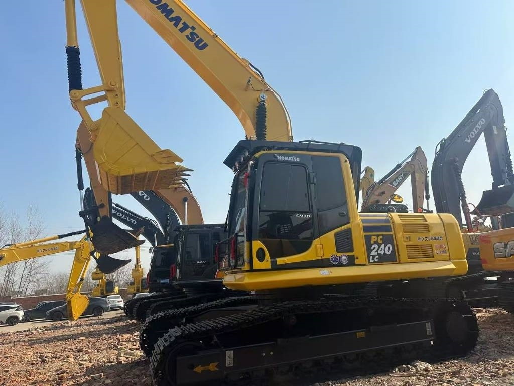 Komatsu PC 240 LC  - Crawler excavator: picture 2 Komatsu PC 240 LC  - Crawler excavator: picture 2