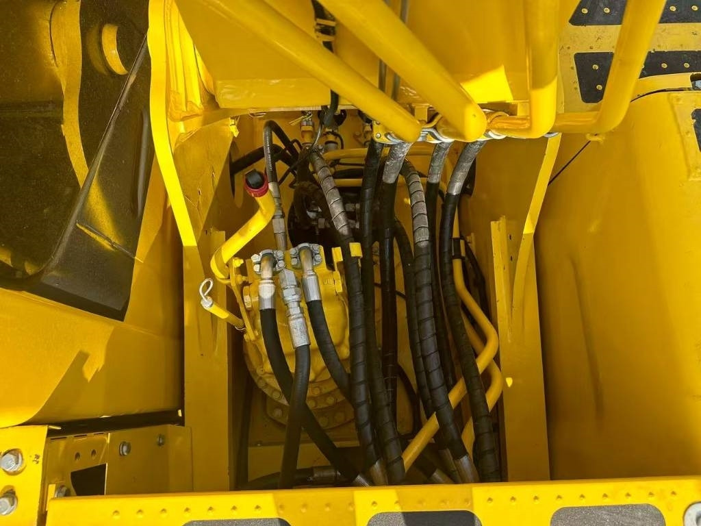 Komatsu PC 240 LC  - Crawler excavator: picture 3 Komatsu PC 240 LC  - Crawler excavator: picture 3