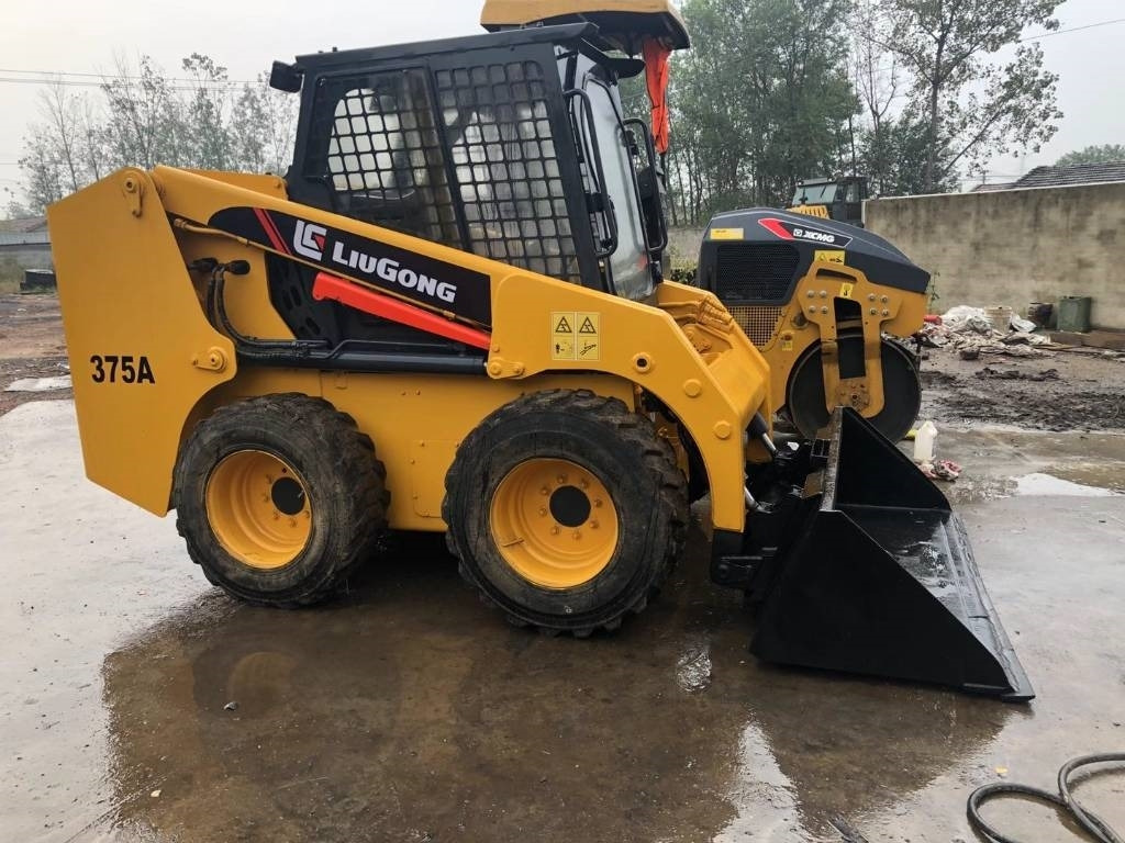 New Skid steer loader Liugong 375 B: picture 1