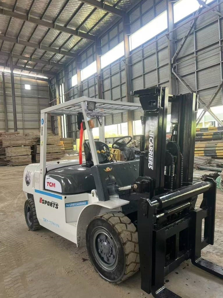 TCM FD 50 - Diesel forklift: picture 2 TCM FD 50 - Diesel forklift: picture 2