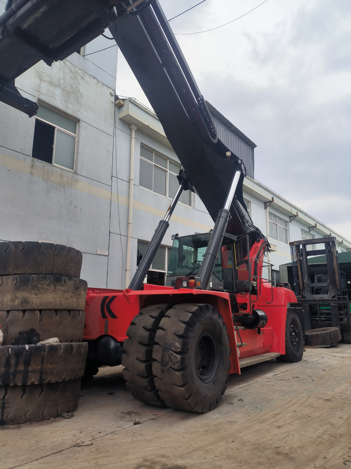 Kalmar DRF450 Used Reach stacker/Container forklift - Reach stacker: picture 4 Kalmar DRF450 Used Reach stacker/Container forklift - Reach stacker: picture 4