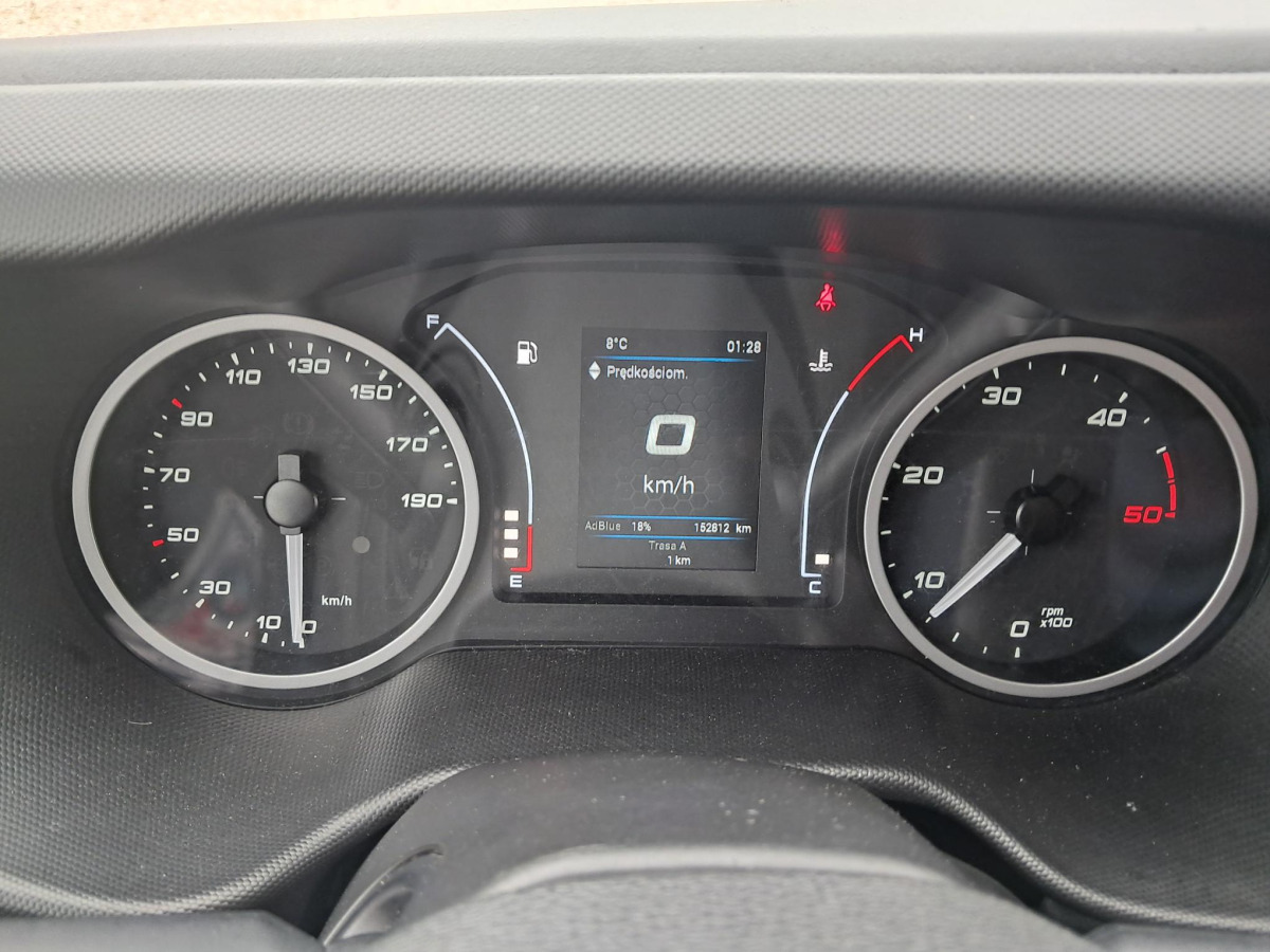 Closed box van IVECO DAILY KONTENER Z WINDĄ: picture 7
