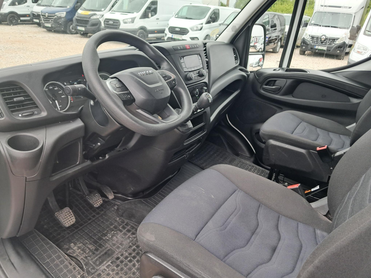 Closed box van IVECO DAILY KONTENER Z WINDĄ: picture 8