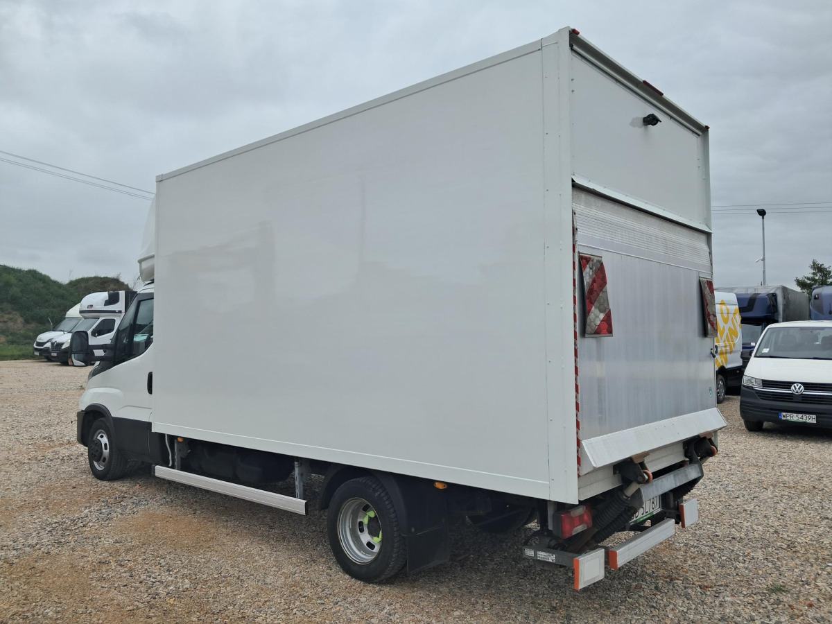 Closed box van IVECO DAILY KONTENER Z WINDĄ: picture 6
