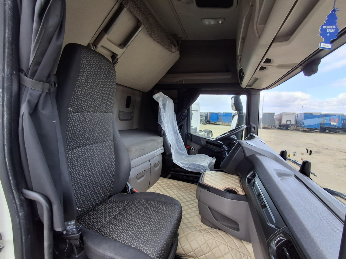 Tractor unit SCANIA R450  CIĄGNIK SIODŁOWY: picture 11