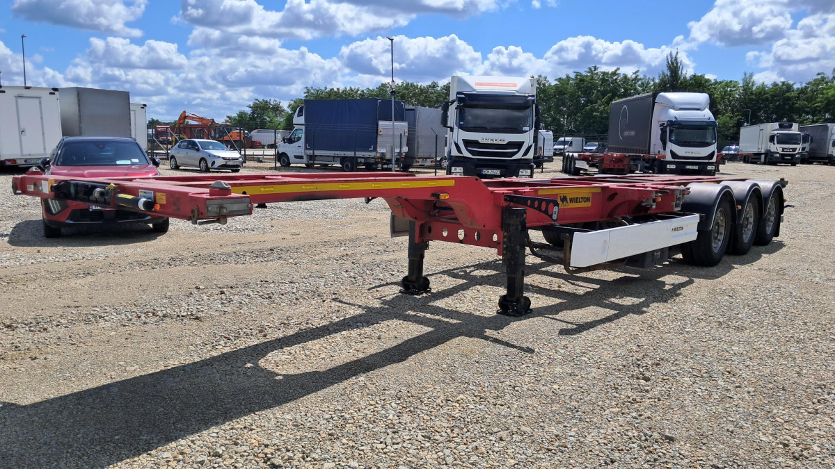 WIELTON NS3P KONTENEROWA - Closed box trailer: picture 3 WIELTON NS3P KONTENEROWA - Closed box trailer: picture 3