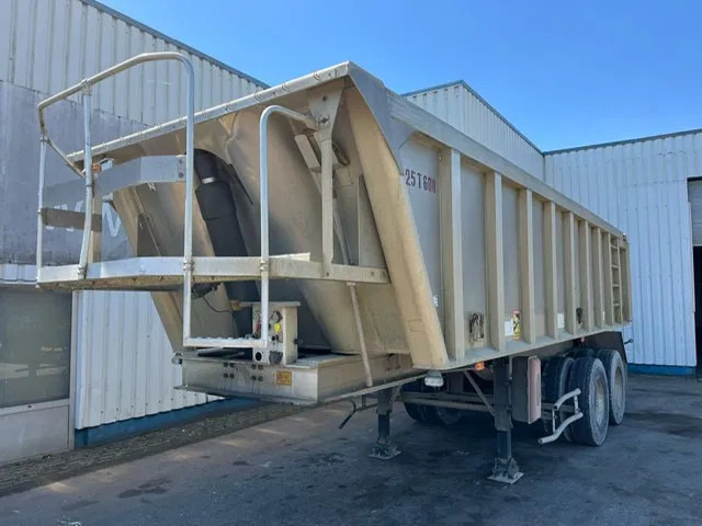 Benalu 2 Axle , 8 Tyres , Alu Tipper , Spring Suspension , Drum Brakes - Tipper semi-trailer: picture 1 Benalu 2 Axle , 8 Tyres , Alu Tipper , Spring Suspension , Drum Brakes - Tipper semi-trailer: picture 1