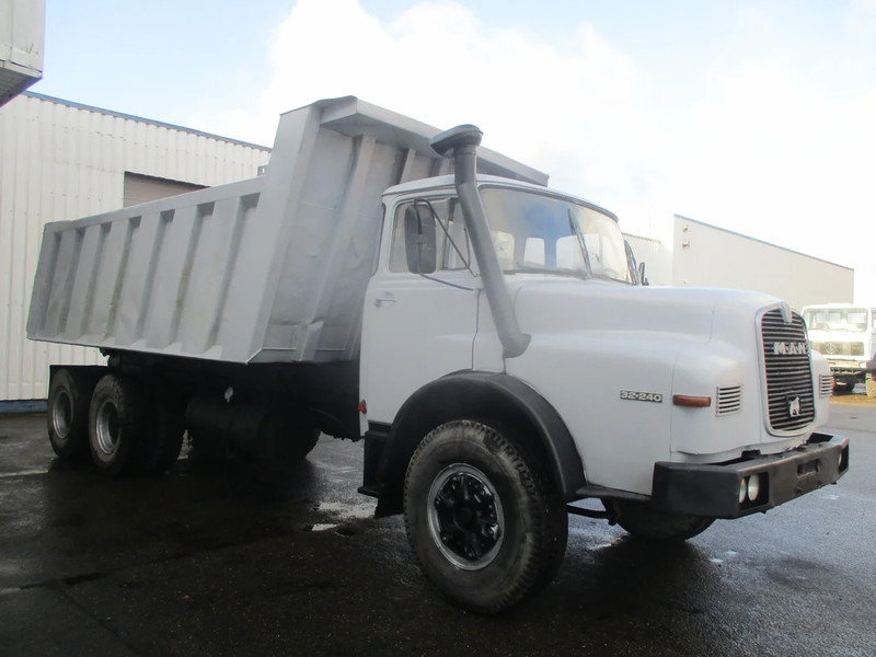 MAN 32.240 , Manual , 6x4 , Tipper truck , Spring suspension - Tipper: picture 4 MAN 32.240 , Manual , 6x4 , Tipper truck , Spring suspension - Tipper: picture 4