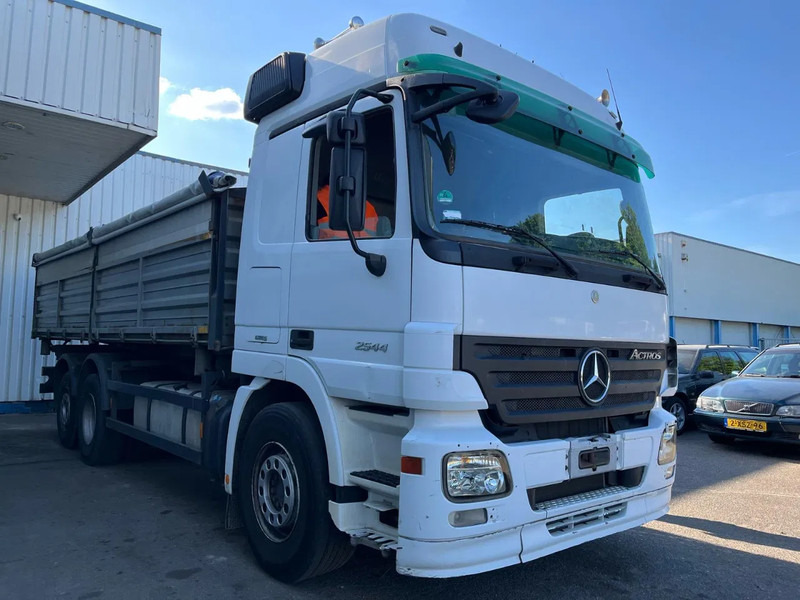 Mercedes-Benz Actros 2544 , MP2 -MP3 , 6x2 , 3 Way Tipper - Tipper: picture 4 Mercedes-Benz Actros 2544 , MP2 -MP3 , 6x2 , 3 Way Tipper - Tipper: picture 4