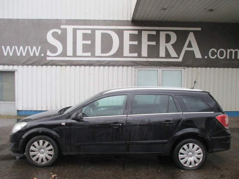Opel Astra 1.7 CDTI , NOT RUNNING , Navi , Airco , lederen bekleding - Station wagon: picture 2 Opel Astra 1.7 CDTI , NOT RUNNING , Navi , Airco , lederen bekleding - Station wagon: picture 2