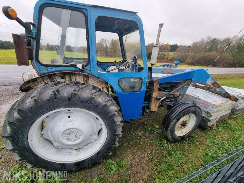 1972 Ford 3000 traktor med laster og skuffe - Farm tractor: picture 2 1972 Ford 3000 traktor med laster og skuffe - Farm tractor: picture 2