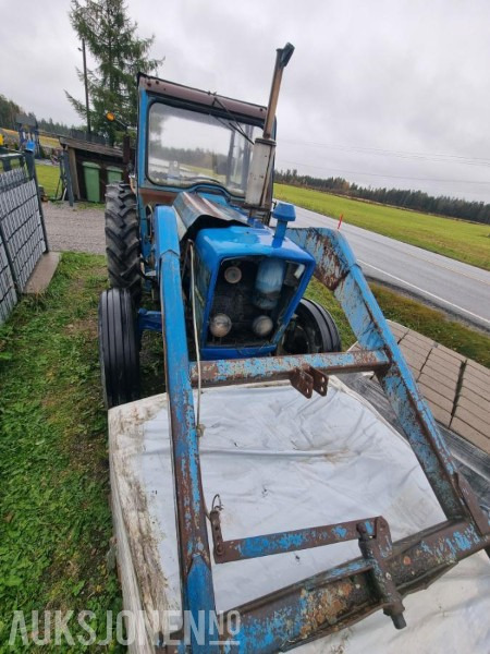 1972 Ford 3000 traktor med laster og skuffe - Farm tractor: picture 4 1972 Ford 3000 traktor med laster og skuffe - Farm tractor: picture 4