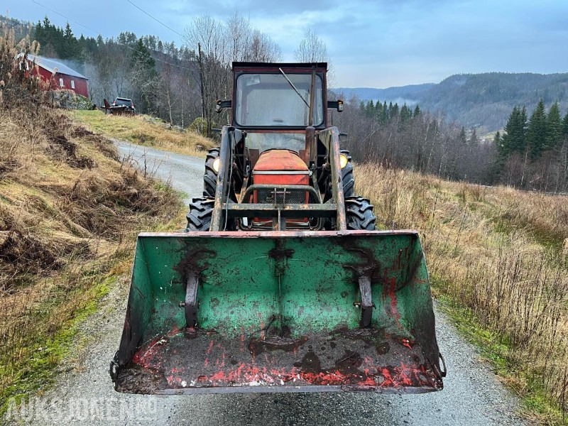 1981 Zetor 6945 med laster Skuffe og kjettinger - Farm tractor: picture 4 1981 Zetor 6945 med laster Skuffe og kjettinger - Farm tractor: picture 4