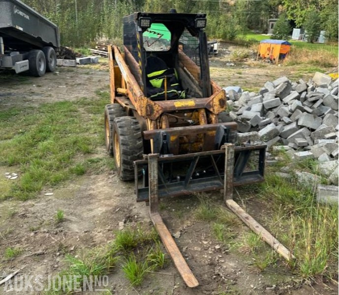 1990 Mustang 940 kompaktlaster med Pallegafler og skuff - Skid steer loader: picture 2 1990 Mustang 940 kompaktlaster med Pallegafler og skuff - Skid steer loader: picture 2