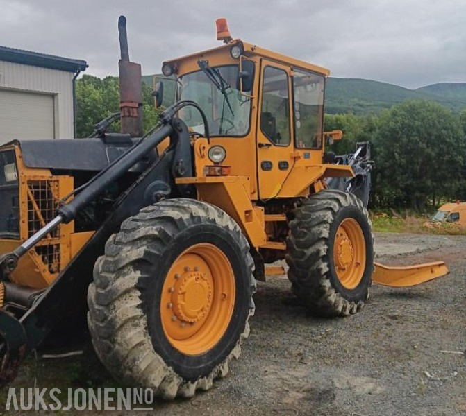 1991 Volvo 6300 traktorgraver MVA FRI OVERHALT MOTOR Frontskuffe tannskuffe pusseskuffe - Backhoe loader: picture 1 1991 Volvo 6300 traktorgraver MVA FRI OVERHALT MOTOR Frontskuffe tannskuffe pusseskuffe - Backhoe loader: picture 1