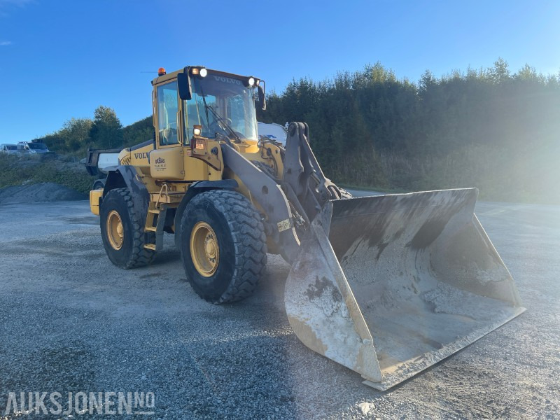 2003 Volvo L90E HJULLASTER - 3/4 FUNKSJON - NYLIG SERTIFISERT OG TATT SERVICE - Wheel loader: picture 2 2003 Volvo L90E HJULLASTER - 3/4 FUNKSJON - NYLIG SERTIFISERT OG TATT SERVICE - Wheel loader: picture 2