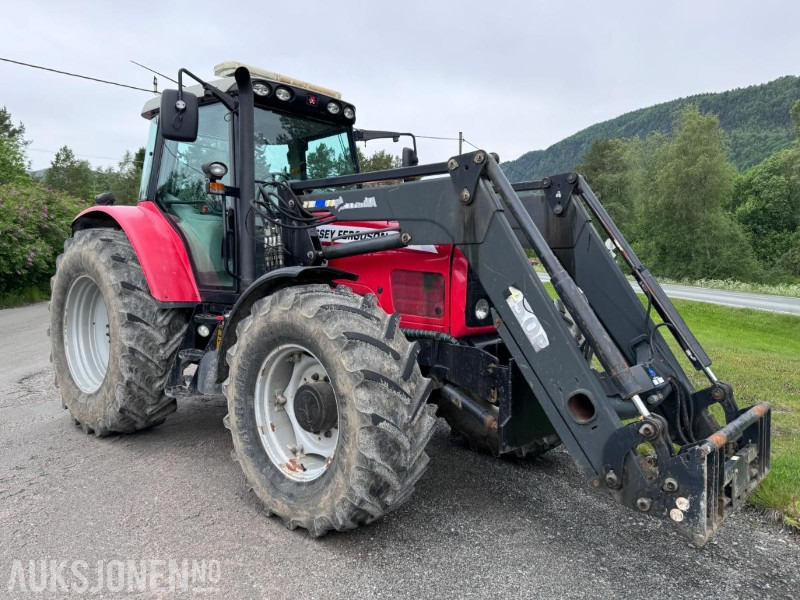 2004 Massey Ferguson 6480 Dynashift - Frontlaster med hydraulisk redskapslås - Fronthydraulikk - 40 km - Fjærende hytte - tredje funksjon - Farm tractor: picture 3 2004 Massey Ferguson 6480 Dynashift - Frontlaster med hydraulisk redskapslås - Fronthydraulikk - 40 km - Fjærende hytte - tredje funksjon - Farm tractor: picture 3