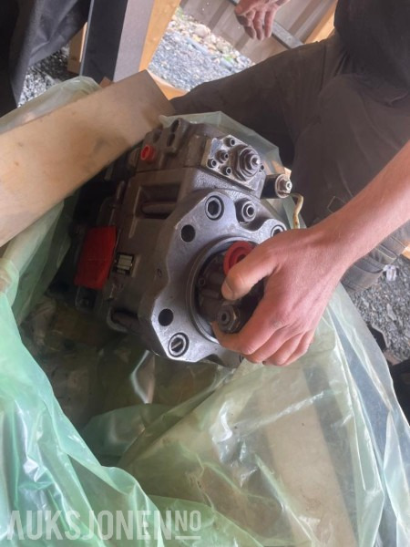 2005 Volvo Hydraulikkpumpe til Volvo EC180B - Excavator: picture 3 2005 Volvo Hydraulikkpumpe til Volvo EC180B - Excavator: picture 3