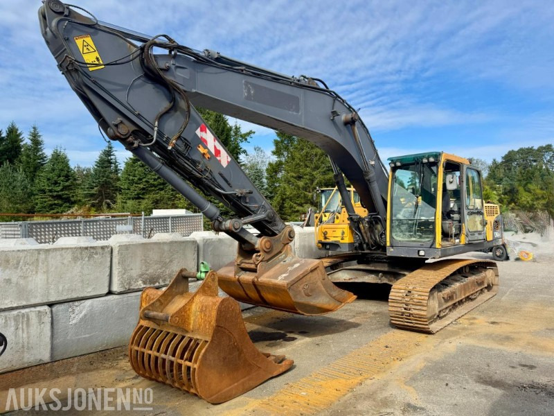 2007 Volvo EC240BNLC - Gravemaskin - Timer: 11393 - Excavator: picture 1 2007 Volvo EC240BNLC - Gravemaskin - Timer: 11393 - Excavator: picture 1