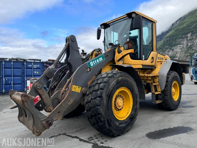2009 Volvo L90F Hjullaster - Spakstyring - 2,3 m3 grusskuffe - Vekt - Sentralsmøring - Wheel loader: picture 1 2009 Volvo L90F Hjullaster - Spakstyring - 2,3 m3 grusskuffe - Vekt - Sentralsmøring - Wheel loader: picture 1