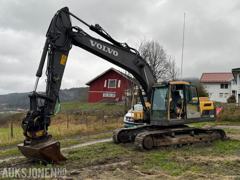 2013 Volvo EC220DL gravemaskin med 2 skuffer / Tiltrotator - Excavator: picture 1 2013 Volvo EC220DL gravemaskin med 2 skuffer / Tiltrotator - Excavator: picture 1