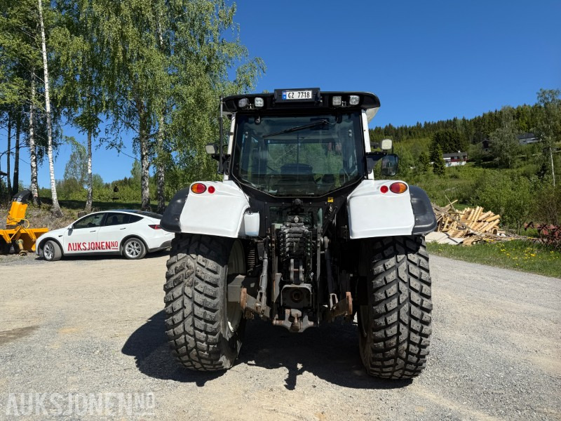 2015 Valtra N163 Unlimited Edition traktor - Hyttefjæring - 4 dobbelt virkende uttak - front PTO - 2 seter - Servicehistorikk - Farm tractor: picture 4 2015 Valtra N163 Unlimited Edition traktor - Hyttefjæring - 4 dobbelt virkende uttak - front PTO - 2 seter - Servicehistorikk - Farm tractor: picture 4