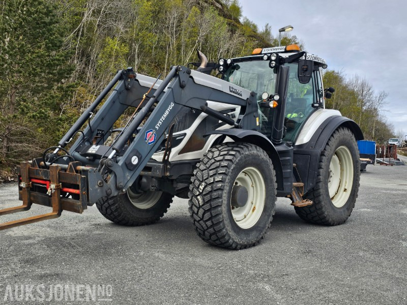 2016 Valtra T144D - Direct - Laster - Luft - 50 km/t - 3 -Medfølger skuffe - Farm tractor: picture 2 2016 Valtra T144D - Direct - Laster - Luft - 50 km/t - 3 -Medfølger skuffe - Farm tractor: picture 2