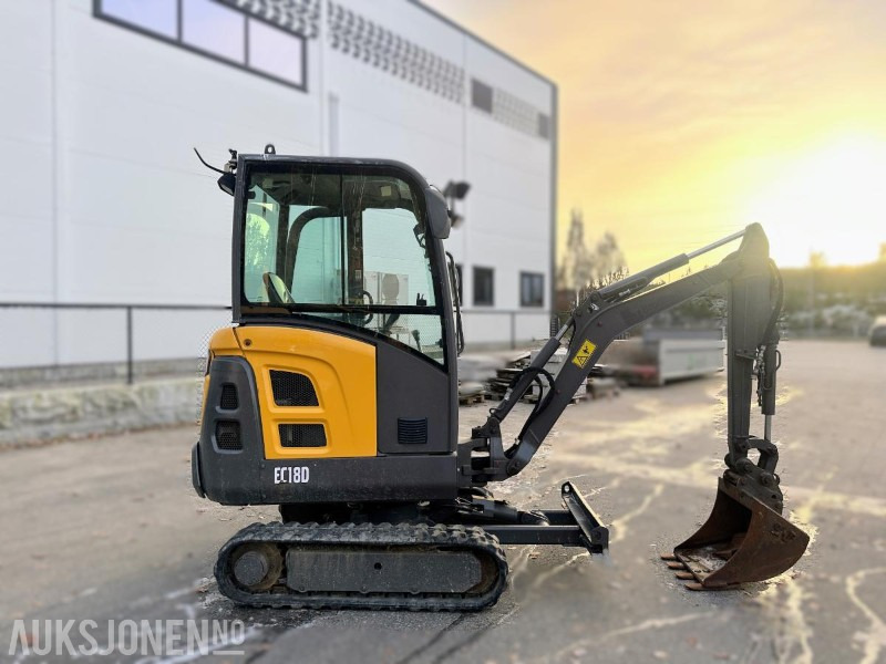 2017 VOLVO EC18D MINIGRAVER 1790 KG SMP GRAVESKUFFE 2358 TIMER - Mini excavator: picture 3 2017 VOLVO EC18D MINIGRAVER 1790 KG SMP GRAVESKUFFE 2358 TIMER - Mini excavator: picture 3