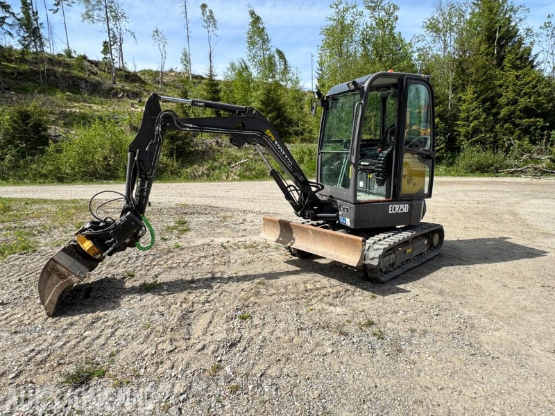 2017 Volvo ECR25D m/Engcon tiltrotator, SE-klype, 3 skuffer, vibroplate, 891 timer, Minigraver - Mini excavator: picture 1 2017 Volvo ECR25D m/Engcon tiltrotator, SE-klype, 3 skuffer, vibroplate, 891 timer, Minigraver - Mini excavator: picture 1
