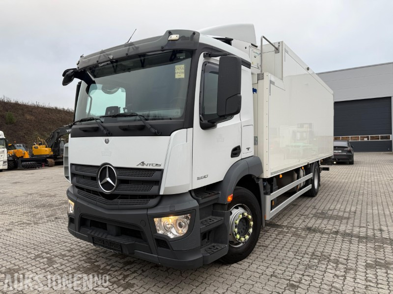 2018 Mercedes-Benz Antos 1830 skapbil, med kjøling, 360-kamera, baklem, multiratt, dab, fjernkontroll - Box truck: picture 1 2018 Mercedes-Benz Antos 1830 skapbil, med kjøling, 360-kamera, baklem, multiratt, dab, fjernkontroll - Box truck: picture 1