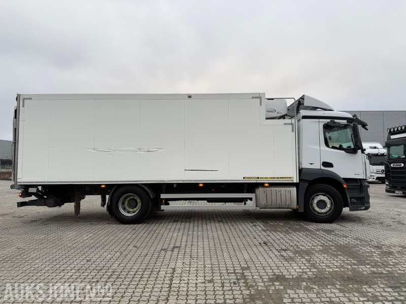 2018 Mercedes-Benz Antos 1830 skapbil, med kjøling, 360-kamera, baklem, multiratt, dab, fjernkontroll - Box truck: picture 4 2018 Mercedes-Benz Antos 1830 skapbil, med kjøling, 360-kamera, baklem, multiratt, dab, fjernkontroll - Box truck: picture 4